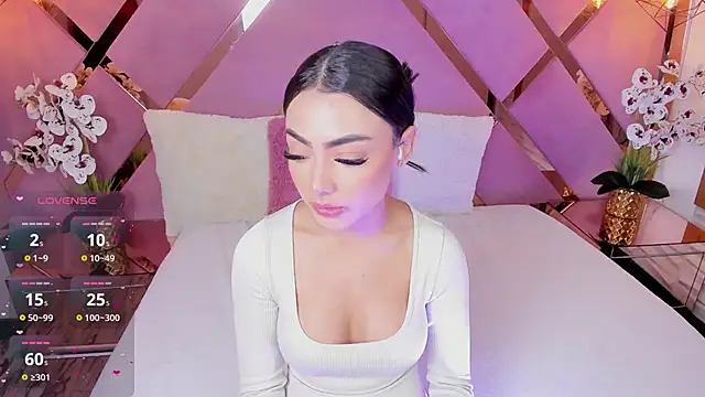 SHANONCLARK online show from March 13, 7:06 pm