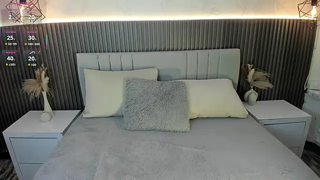 SHANONCLARK online show from September 25, 7:17 pm