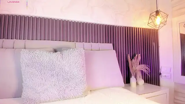 SHANONCLARK online show from November 25, 7:14 pm