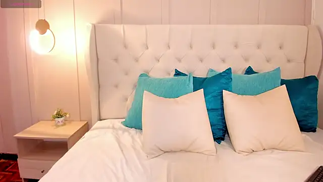 Snapshot of bhritany_brow chatting on February 8, 3:00 pm bhritany brow online show from February 8, 3:00 pm