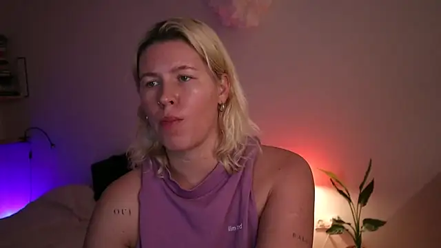 moonamii online show from February 13, 5:01 pm