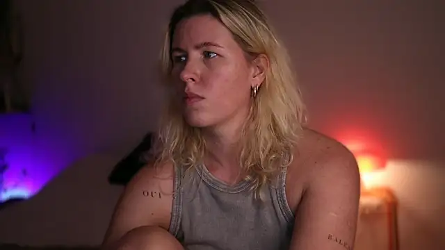 moonamii online show from September 17, 4:41 pm