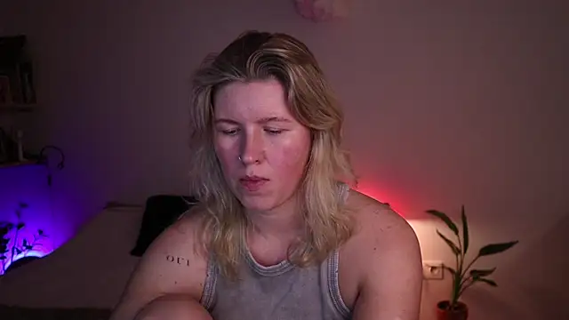 moonamii online show from October 20, 4:29 pm