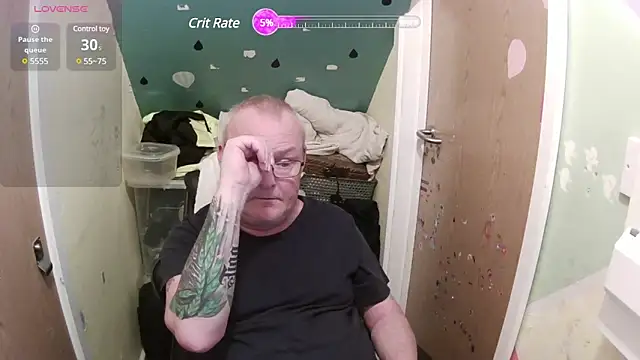 Snapshot of FriendlyDave chatting on February 1, 12:26 pm FriendlyDave online show from February 1, 12:26 pm