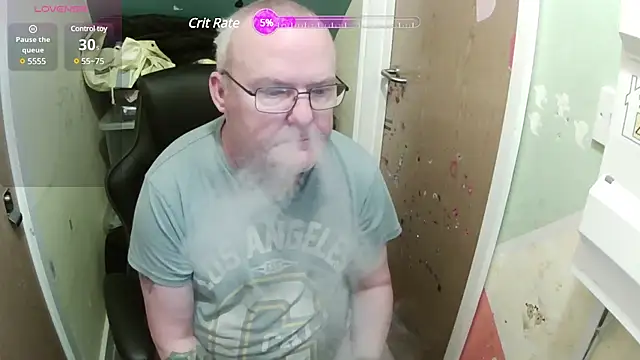 Snapshot of FriendlyDave chatting on February 9, 7:16 am FriendlyDave online show from February 9, 7:16 am