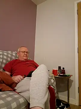 Snapshot of FriendlyDave chatting on February 10, 9:58 pm FriendlyDave online show from February 10, 9:58 pm