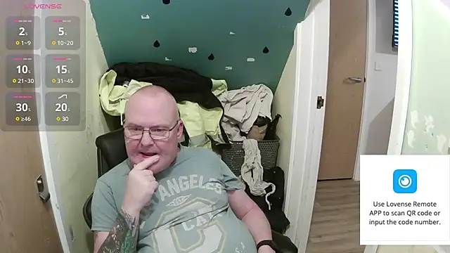 Snapshot of FriendlyDave chatting on February 13, 7:21 pm FriendlyDave online show from February 13, 7:21 pm