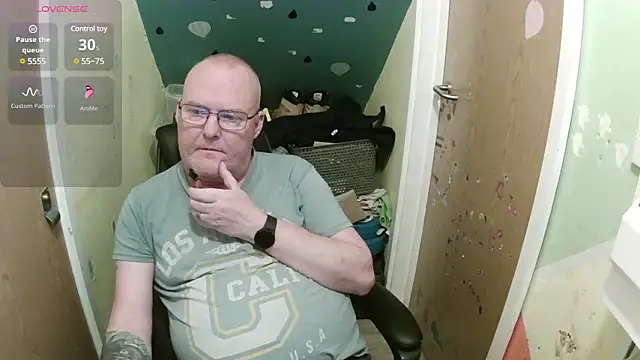 Snapshot of FriendlyDave chatting on February 16, 3:16 pm FriendlyDave online show from February 16, 3:16 pm