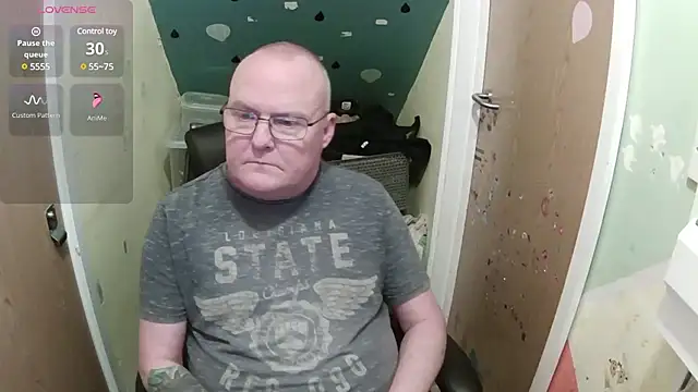 Snapshot of FriendlyDave chatting on February 17, 2:26 pm FriendlyDave online show from February 17, 2:26 pm