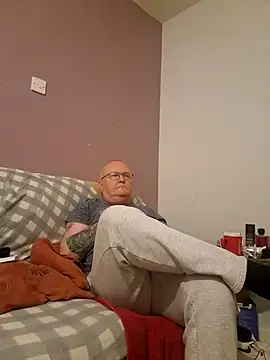 Snapshot of FriendlyDave chatting on February 17, 9:41 pm FriendlyDave online show from February 17, 9:41 pm