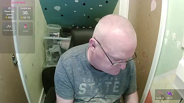 Snapshot of FriendlyDave chatting on February 18, 2:38 pm FriendlyDave online show from February 18, 2:38 pm