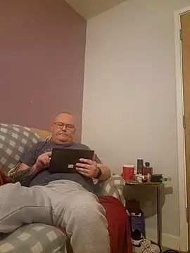 Snapshot of FriendlyDave chatting on February 18, 9:53 pm FriendlyDave online show from February 18, 9:53 pm