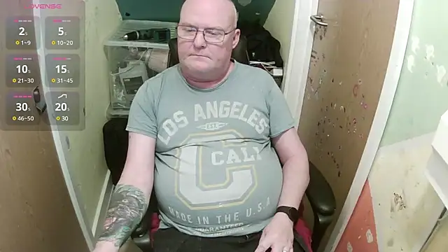 Snapshot of FriendlyDave chatting on February 20, 7:08 pm FriendlyDave online show from February 20, 7:08 pm