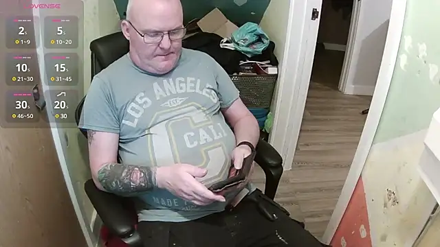 Snapshot of FriendlyDave chatting on February 21, 7:32 pm FriendlyDave online show from February 21, 7:32 pm