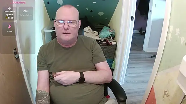 Snapshot of FriendlyDave chatting on February 27, 7:55 am FriendlyDave online show from February 27, 7:55 am