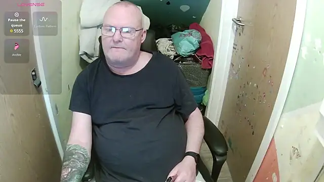 Snapshot of FriendlyDave chatting on March 4, 1:17 pm FriendlyDave online show from March 4, 1:17 pm