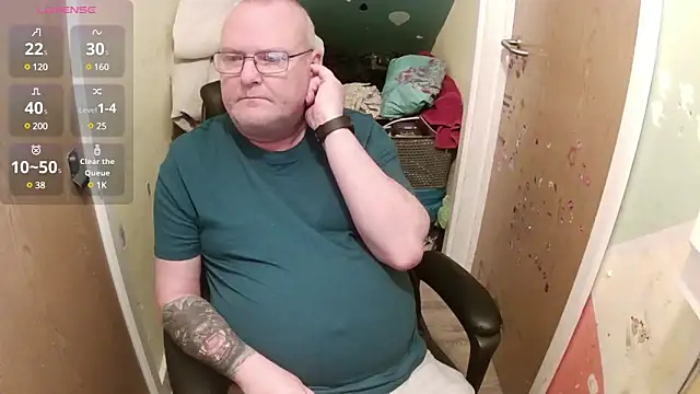 Snapshot of FriendlyDave chatting on March 5, 10:11 am FriendlyDave online show from March 5, 10:11 am