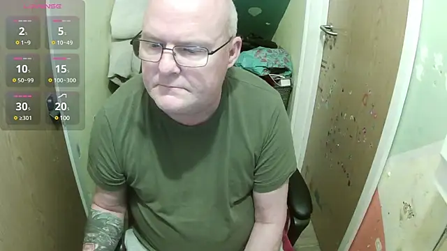 Snapshot of FriendlyDave chatting on March 7, 5:49 pm FriendlyDave online show from March 7, 5:49 pm