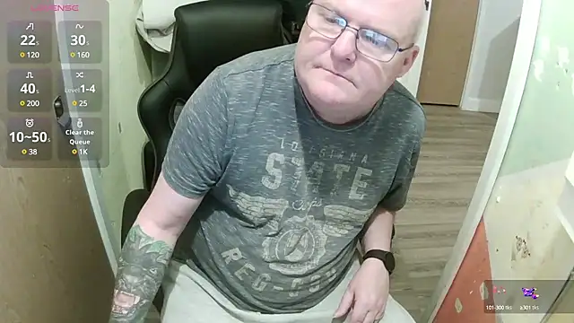 Snapshot of FriendlyDave chatting on March 9, 6:43 pm FriendlyDave online show from March 9, 6:43 pm