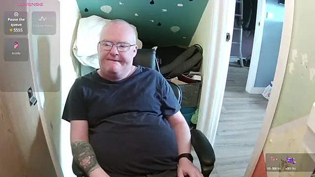 Snapshot of FriendlyDave chatting on March 15, 10:46 am FriendlyDave online show from March 15, 10:46 am