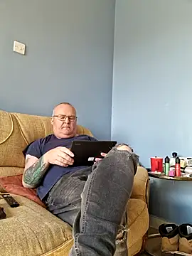 Snapshot of FriendlyDave chatting on March 16, 11:49 am FriendlyDave online show from March 16, 11:49 am