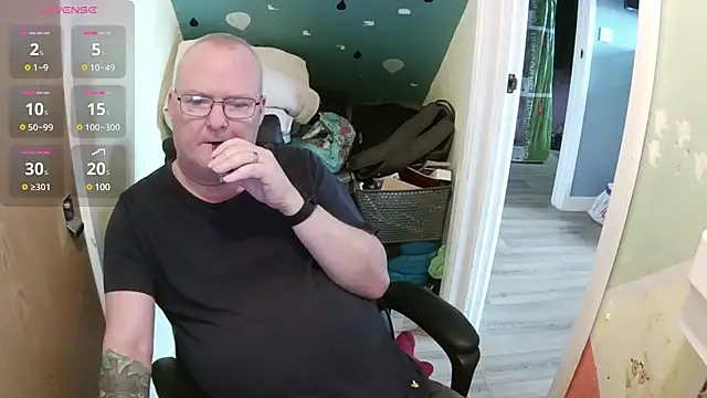 Snapshot of FriendlyDave chatting on March 17, 9:01 am FriendlyDave online show from March 17, 9:01 am