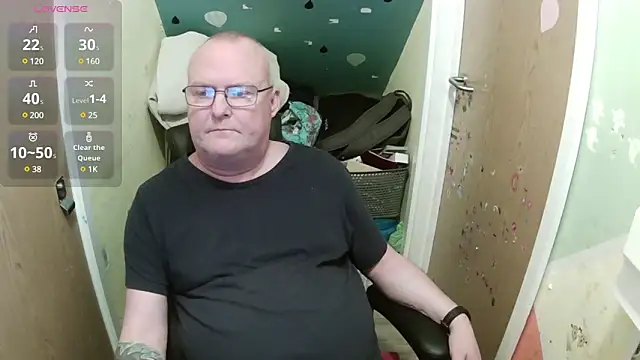 Snapshot of FriendlyDave chatting on March 17, 5:49 pm FriendlyDave online show from March 17, 5:49 pm