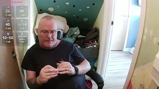 Snapshot of FriendlyDave chatting on March 20, 1:59 pm FriendlyDave online show from March 20, 1:59 pm