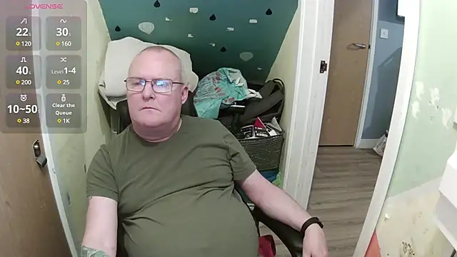 Snapshot of FriendlyDave chatting on March 20, 7:14 pm FriendlyDave online show from March 20, 7:14 pm