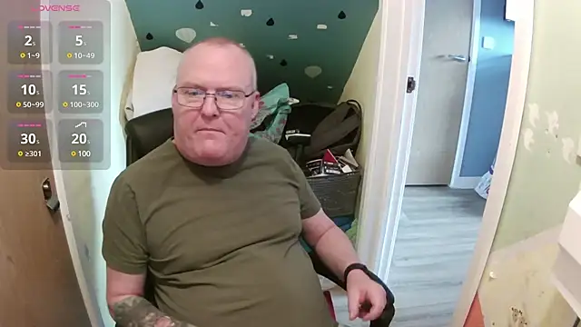 Snapshot of FriendlyDave chatting on March 21, 2:18 pm FriendlyDave online show from March 21, 2:18 pm