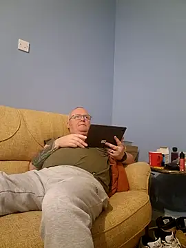 Snapshot of FriendlyDave chatting on March 21, 10:17 pm FriendlyDave online show from March 21, 10:17 pm