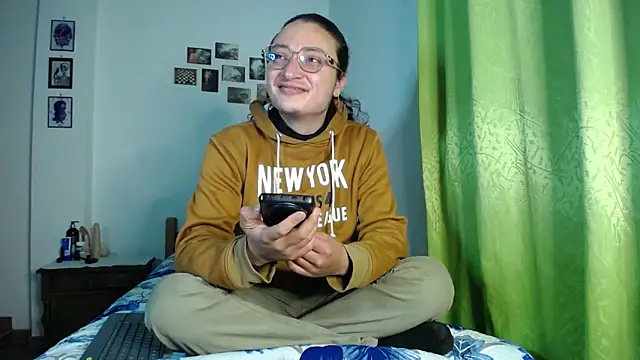 monkeywillwhite online show from November 14, 5:17 am