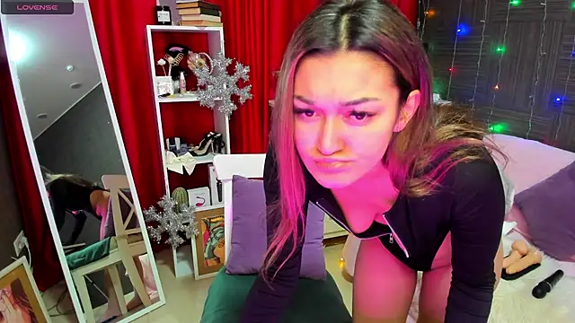 Snapshot of Queen_baby chatting on December 11, 2:19 am Queen baby online show from December 11, 2:19 am