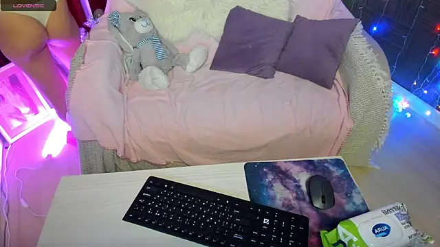 Snapshot of Queen_baby chatting on December 29, 2:49 am Queen baby online show from December 29, 2:49 am