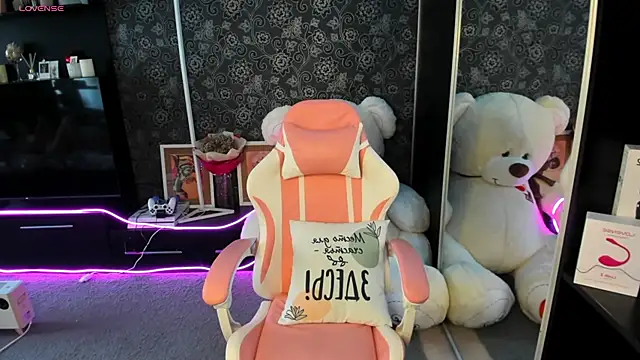 Snapshot of Queen_baby chatting on September 21, 6:26 am Queen baby online show from September 21, 6:26 am