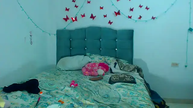 AmaraRoberts420 online show from January 22, 1:10 am