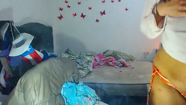 AmaraRoberts420 online show from October 5, 7:01 pm