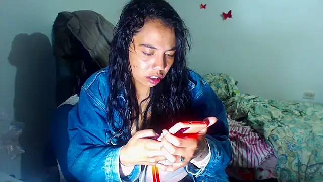 AmaraRoberts420 online show from November 28, 2:03 am