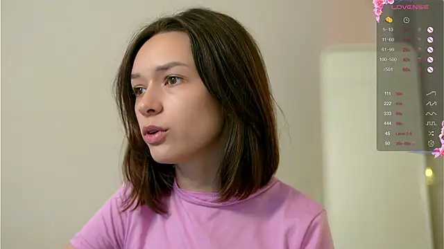 VivianLy  online show from December 10, 11:00 am