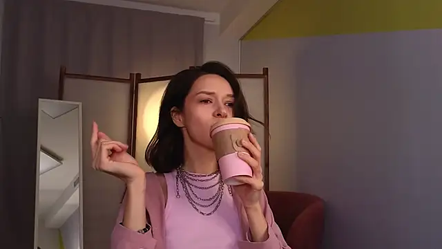 VivianLy  online show from February 27, 9:54 am