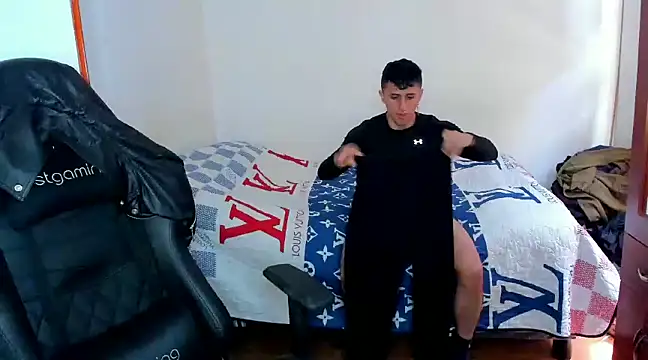 Snapshot of Tommy_Bred chatting on February 6, 5:30 pm Tommy Bred online show from February 6, 5:30 pm