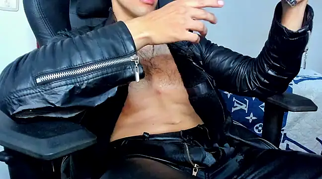 Snapshot of Tommy_Bred chatting on February 14, 9:32 pm Tommy Bred online show from February 14, 9:32 pm