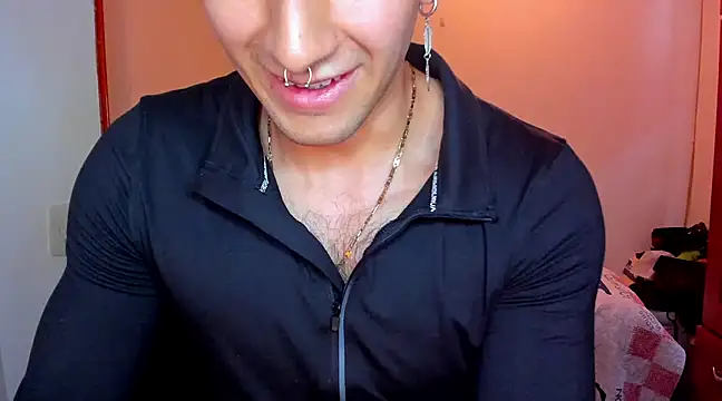 Snapshot of Tommy_Bred chatting on February 19, 9:36 pm Tommy Bred online show from February 19, 9:36 pm