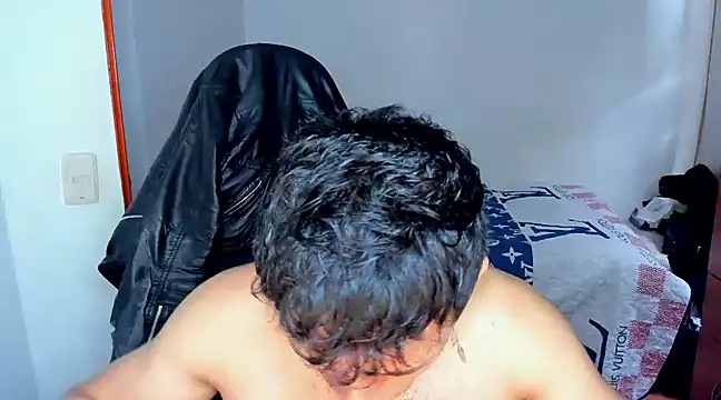 Snapshot of Tommy_Bred chatting on February 22, 3:47 pm Tommy Bred online show from February 22, 3:47 pm