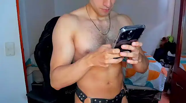 Snapshot of Tommy_Bred chatting on March 15, 3:37 pm Tommy Bred online show from March 15, 3:37 pm