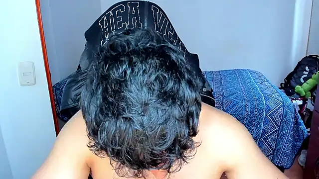 Snapshot of Tommy_Bred chatting on November 9, 5:11 pm Tommy Bred online show from November 9, 5:11 pm