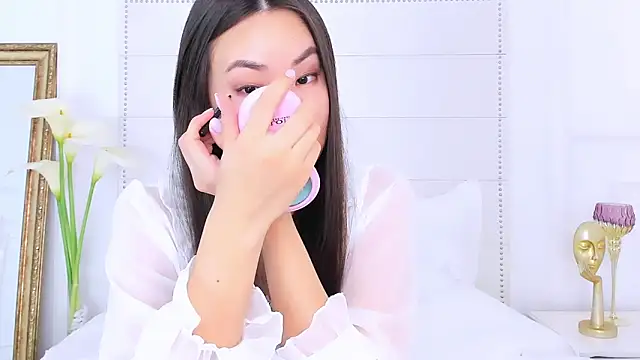 NaomiYuu online show from February 7, 6:03 am