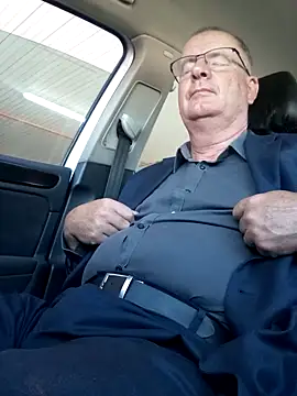 stiffandlubedxh online show from January 7, 7:31 am