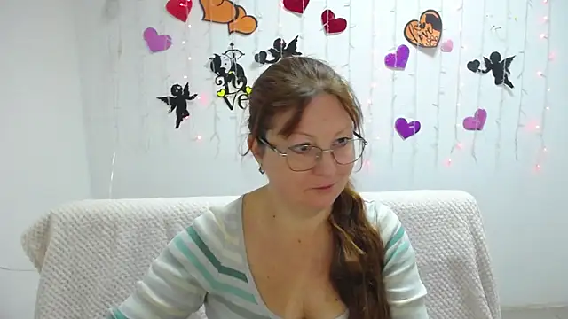 VanessaHotts online show from March 3, 6:04 am