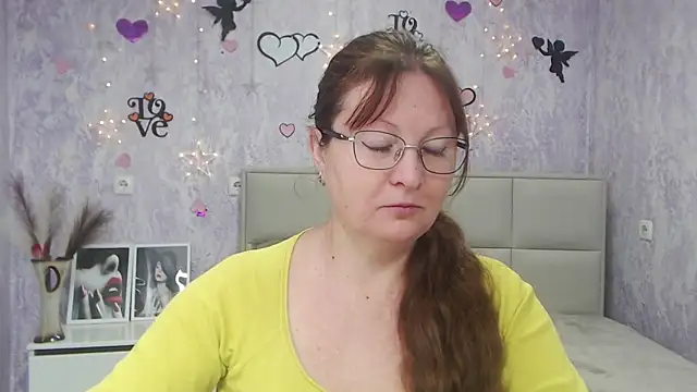 VanessaHotts online show from March 10, 6:05 am